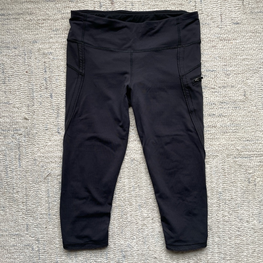 Lululemon Black Knee Length Leg Capri Leggings Side Pocket Women 6